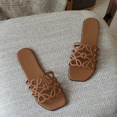 LOEWE Petal Anagram Slides