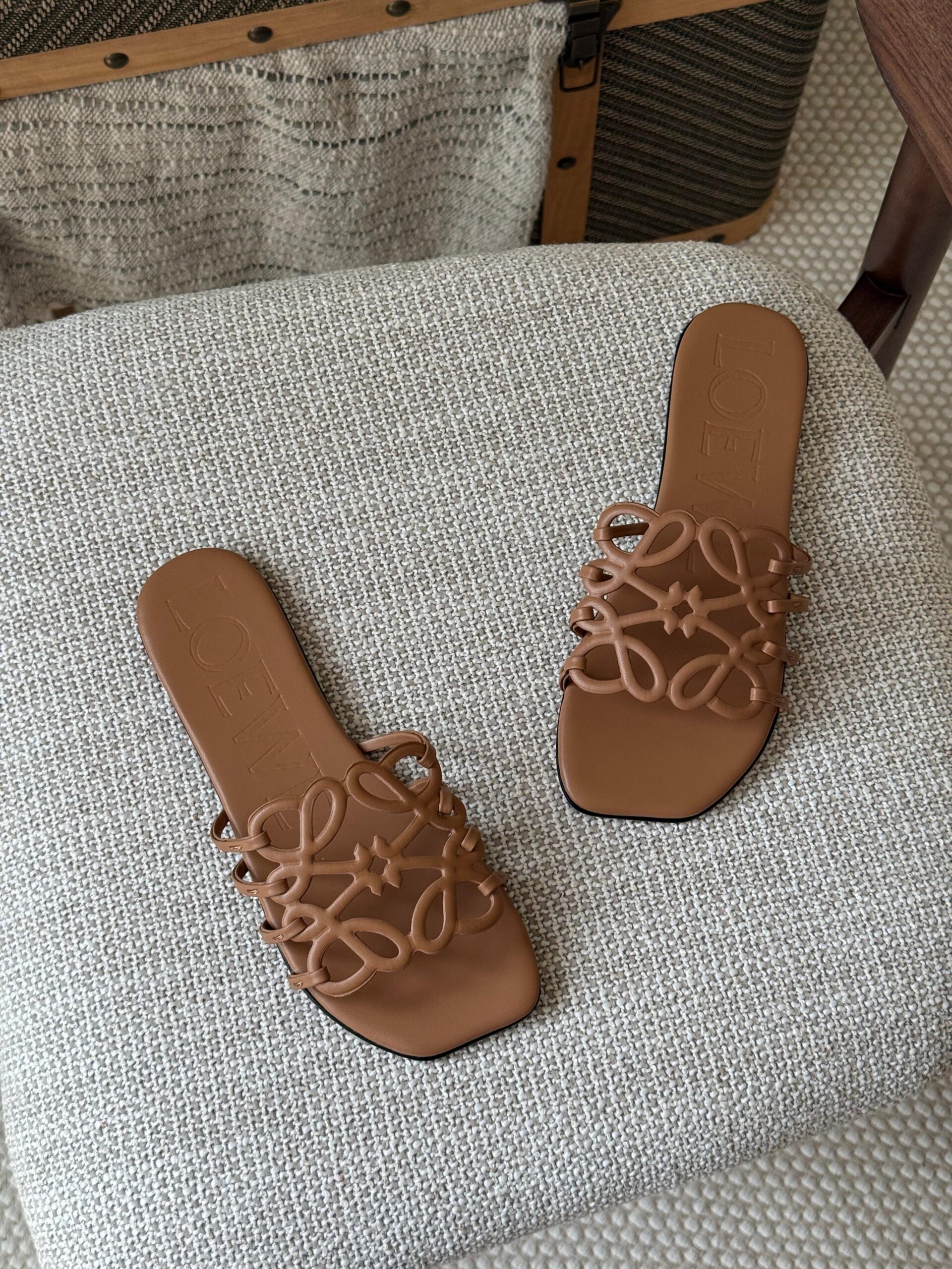 LOEWE Petal Anagram Slides