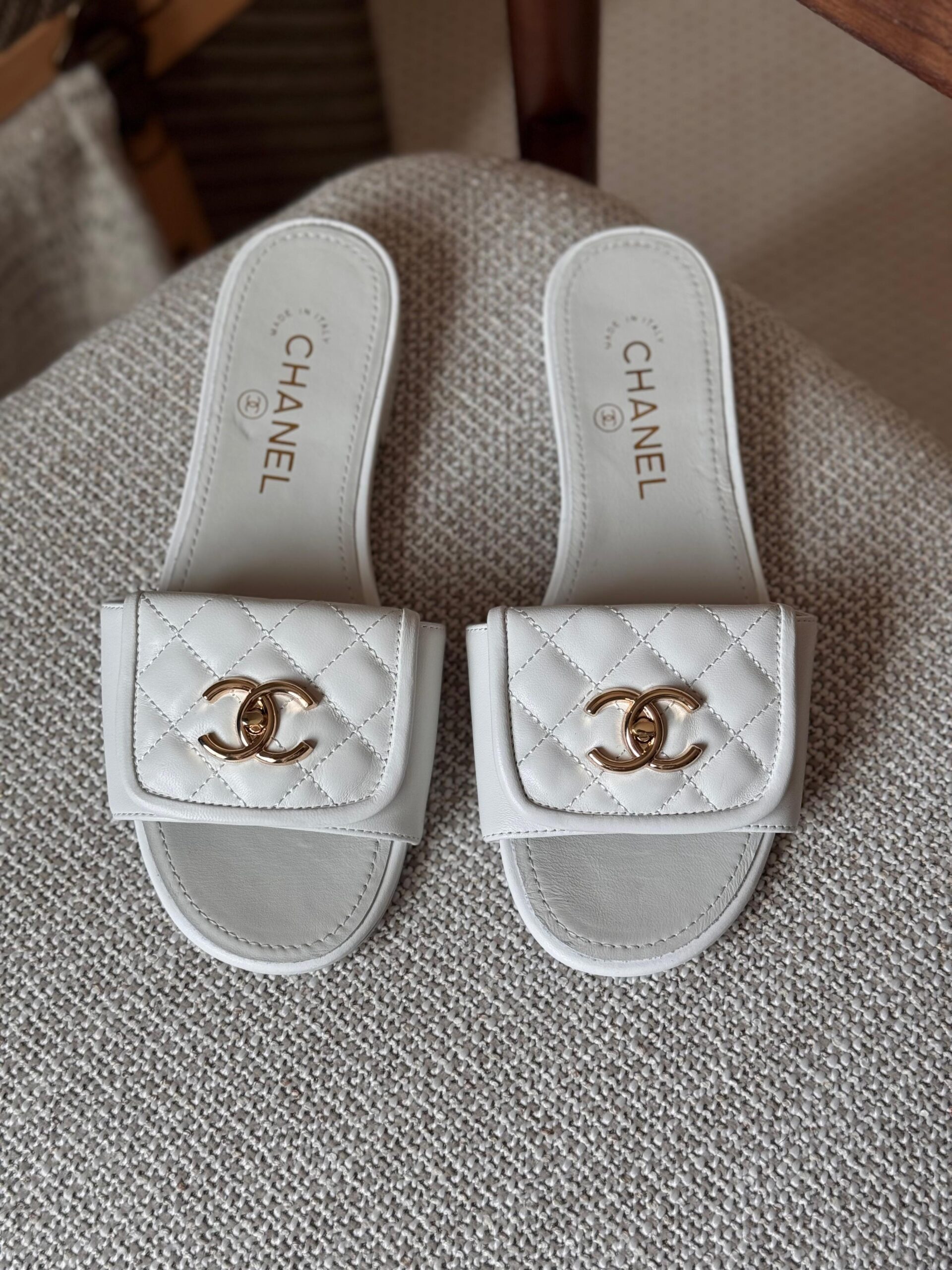 Chanel Lambskin Quilted CC - Image 2