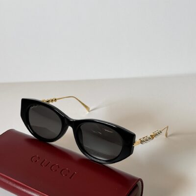 Gucci Cat-eye frame sunglasses