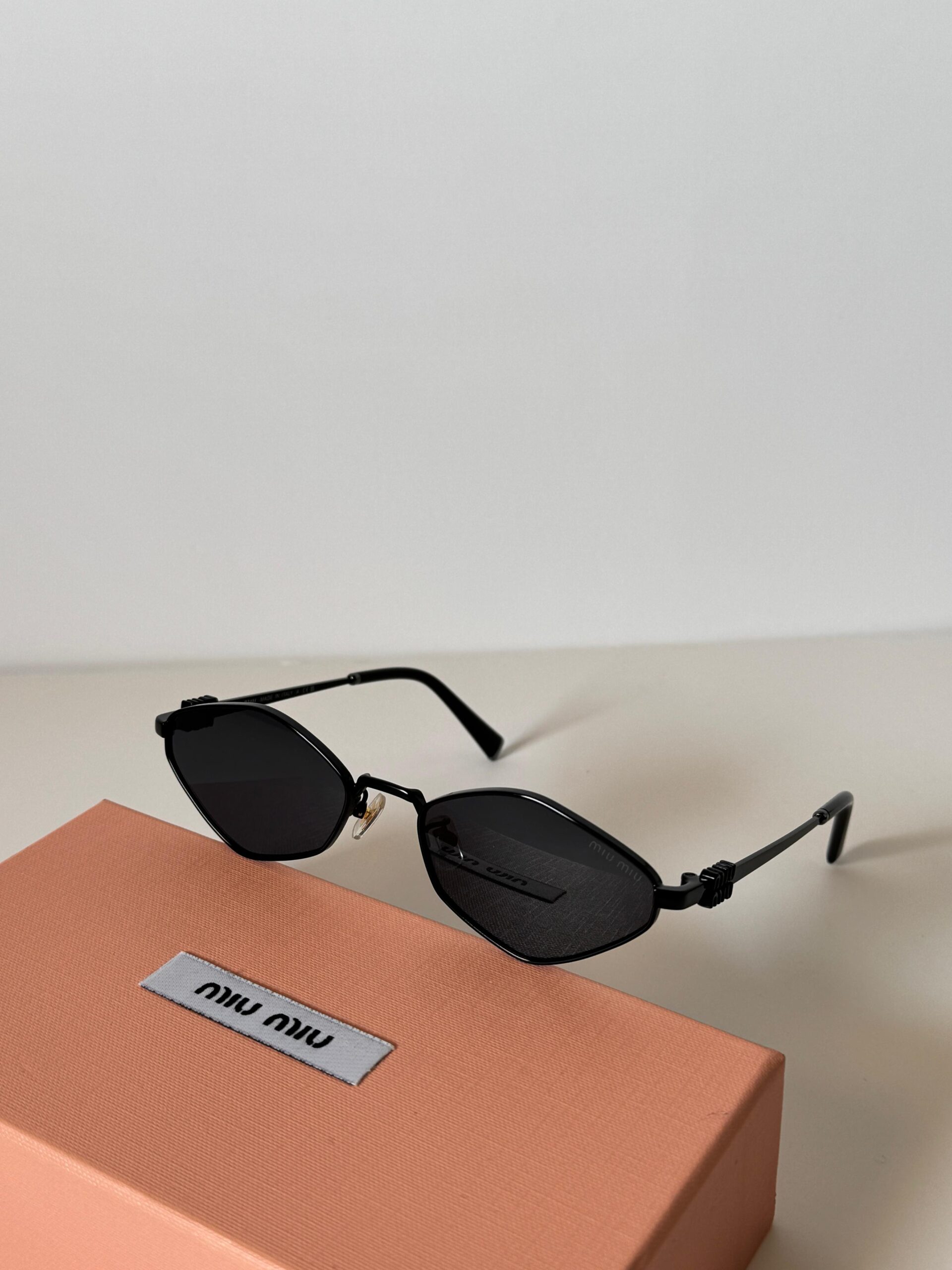 MIU MIU SUNGLASSES - Image 5
