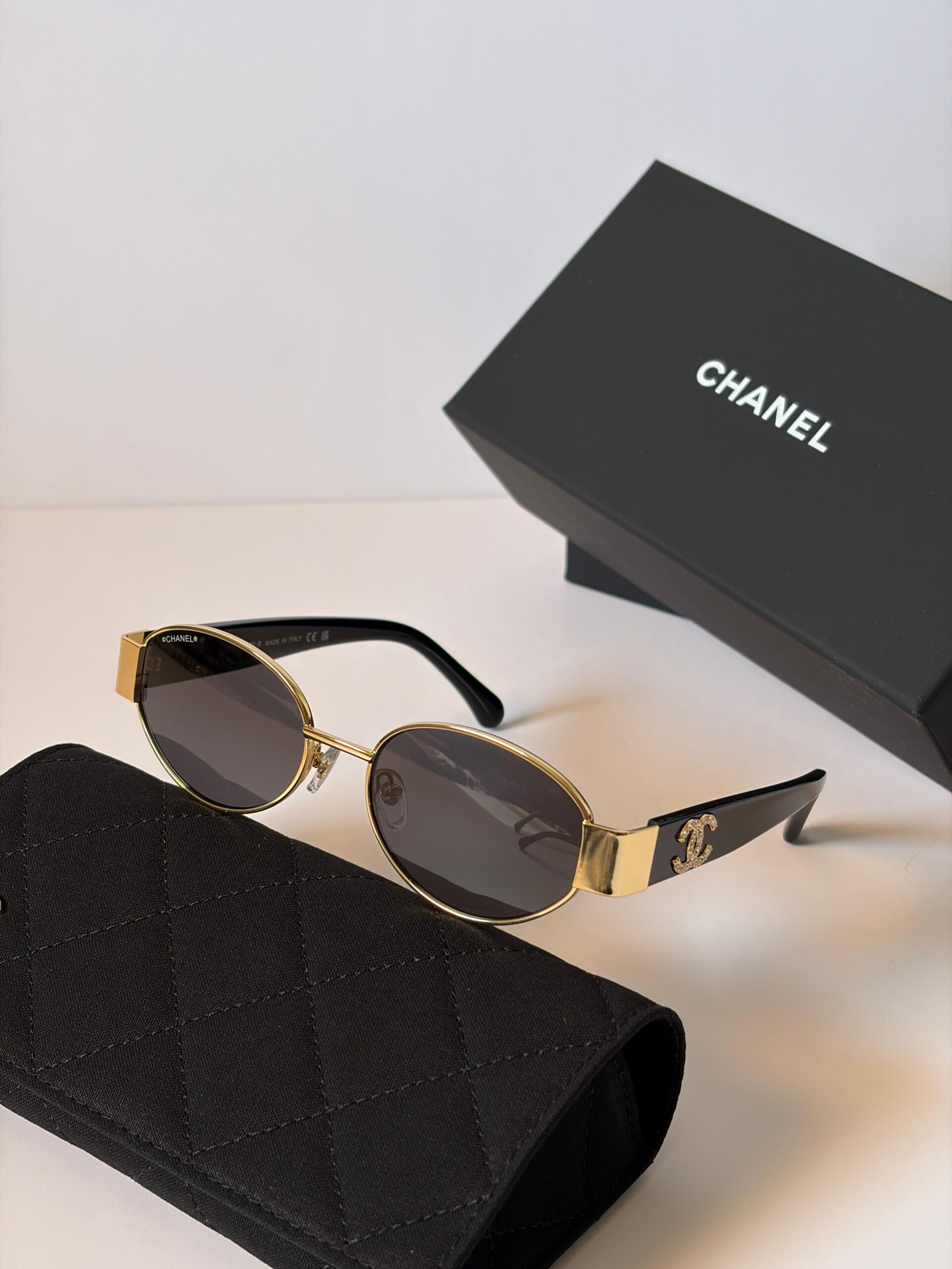 CHANEL Sunglasses: Oval - Image 2