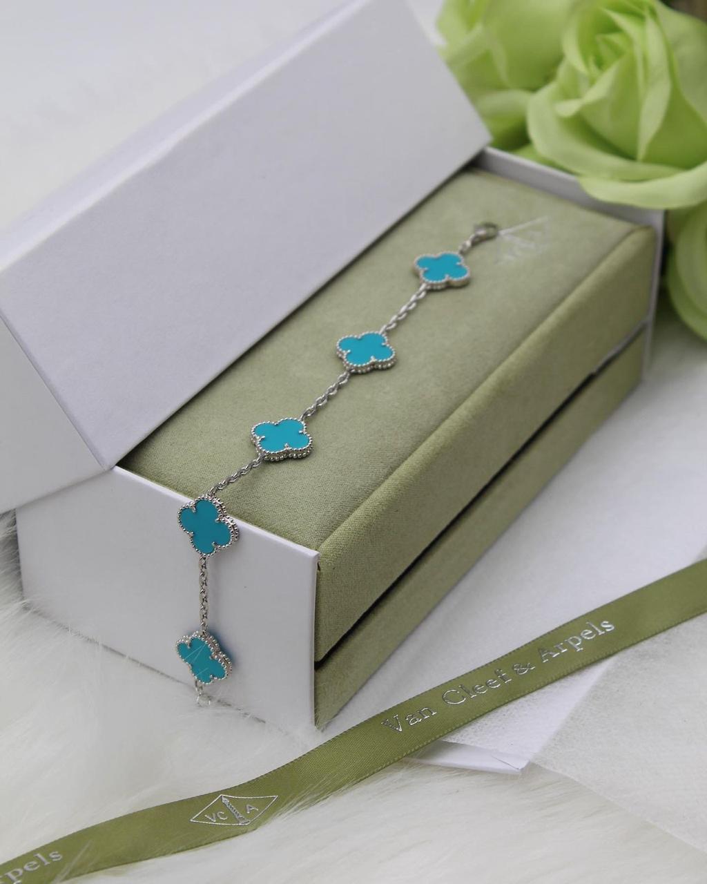 Van Cleef Alhambra Vintage Bracelet - Image 4