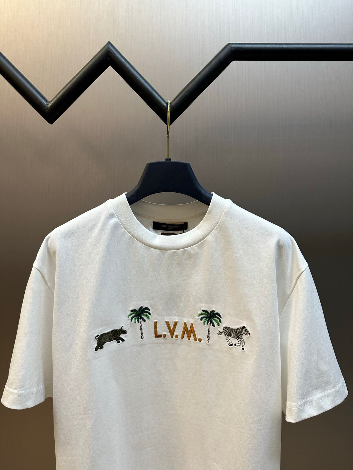 LV x The Darjeeling Limited Embroidered Short-Sleeved T-Shirt - Image 5