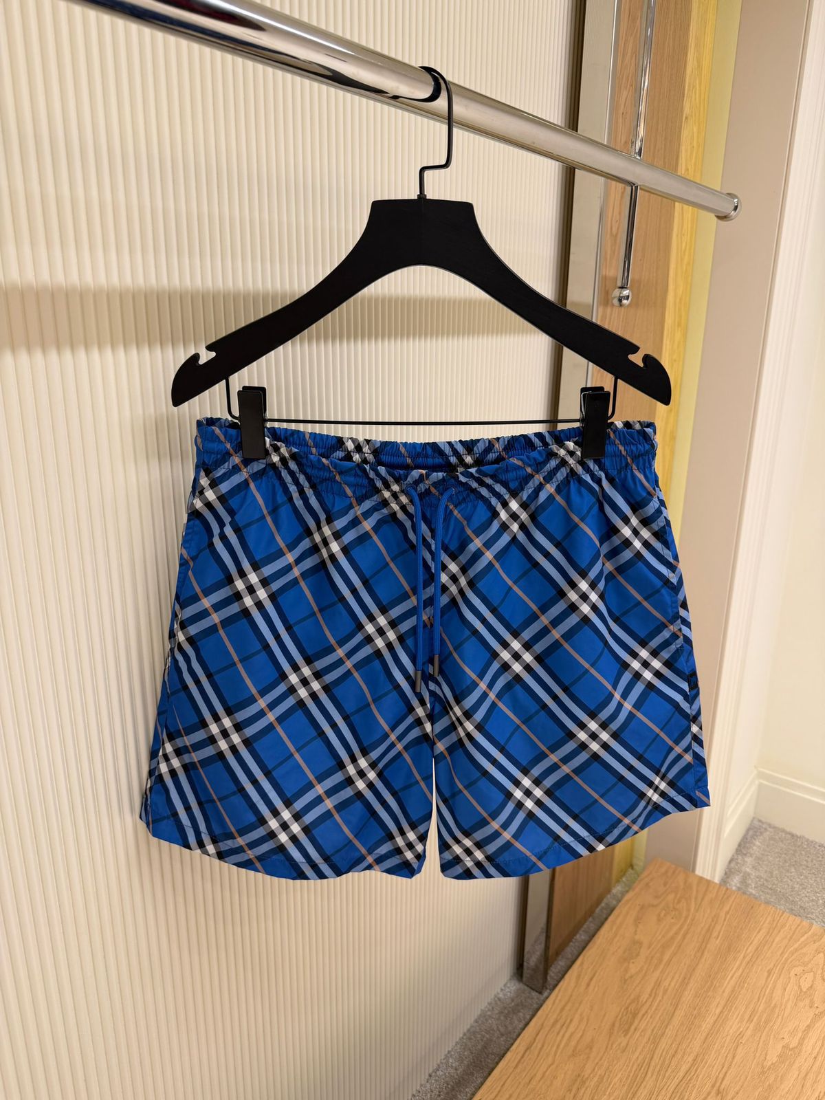 Burberry Neutral Logo Appliqué Vintage Shorts - Image 5