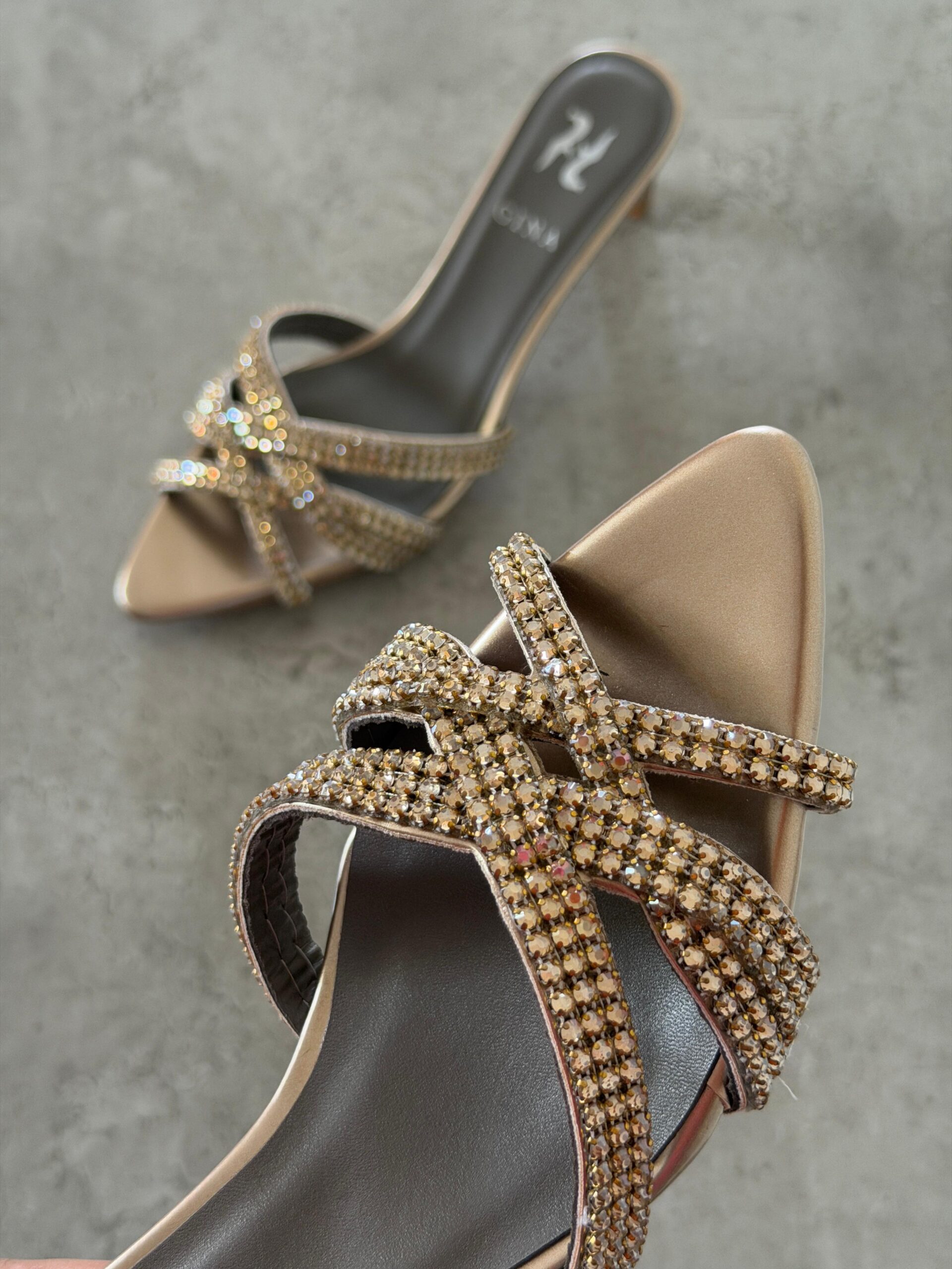 GINA TAYLOR Quartz Chic - Image 21