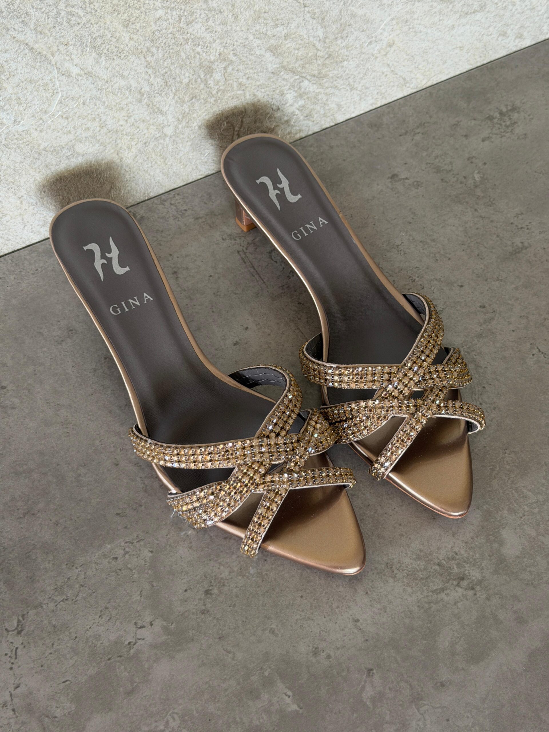 GINA TAYLOR Quartz Chic - Image 23
