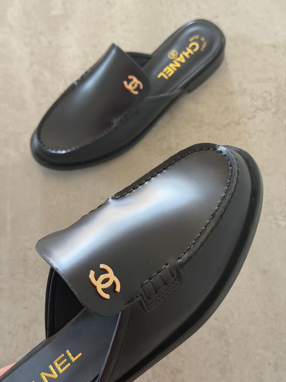 Chanel Mules in Black leather - Image 4