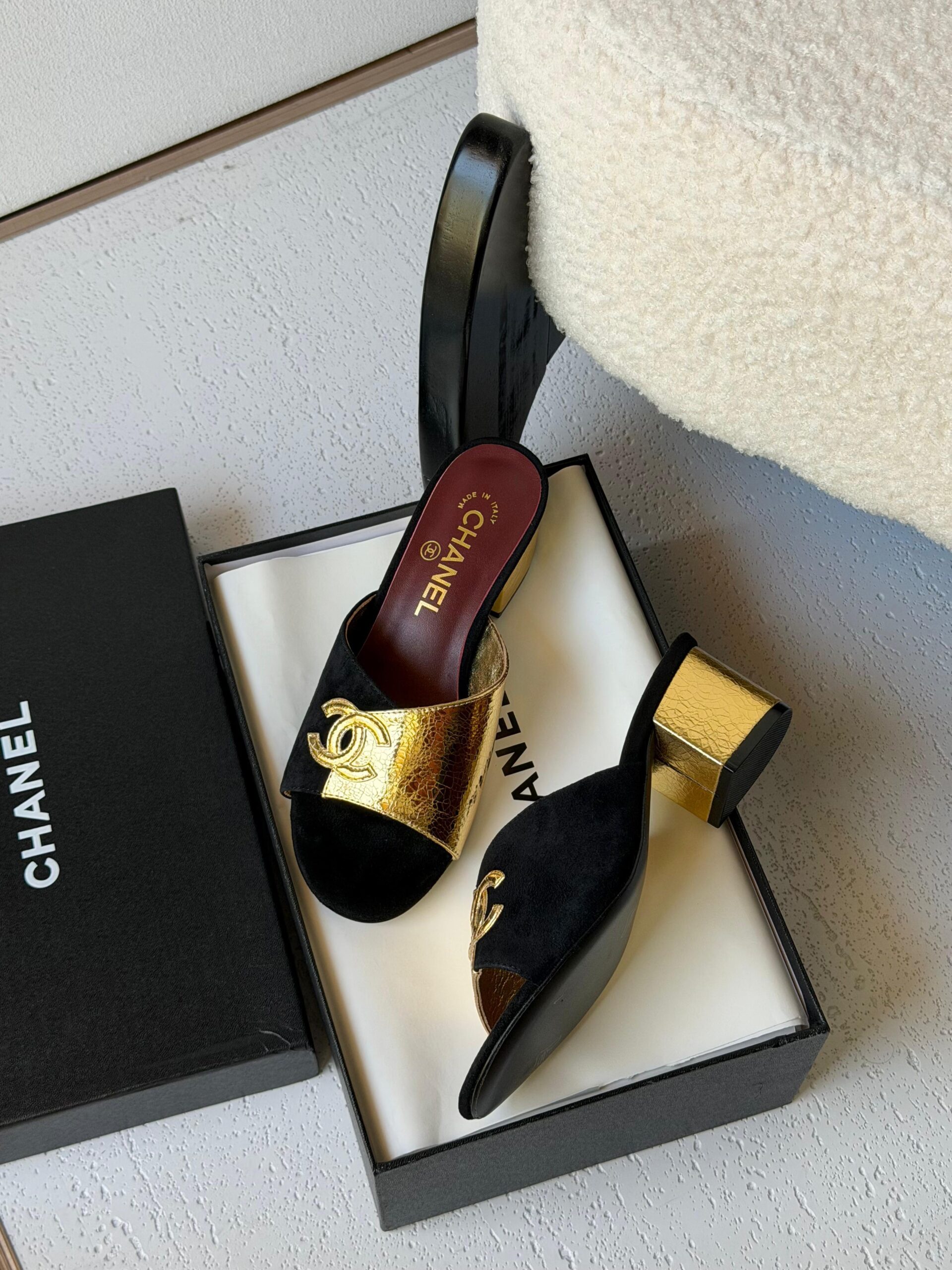 Chanel Leather CC Sandals - Image 11