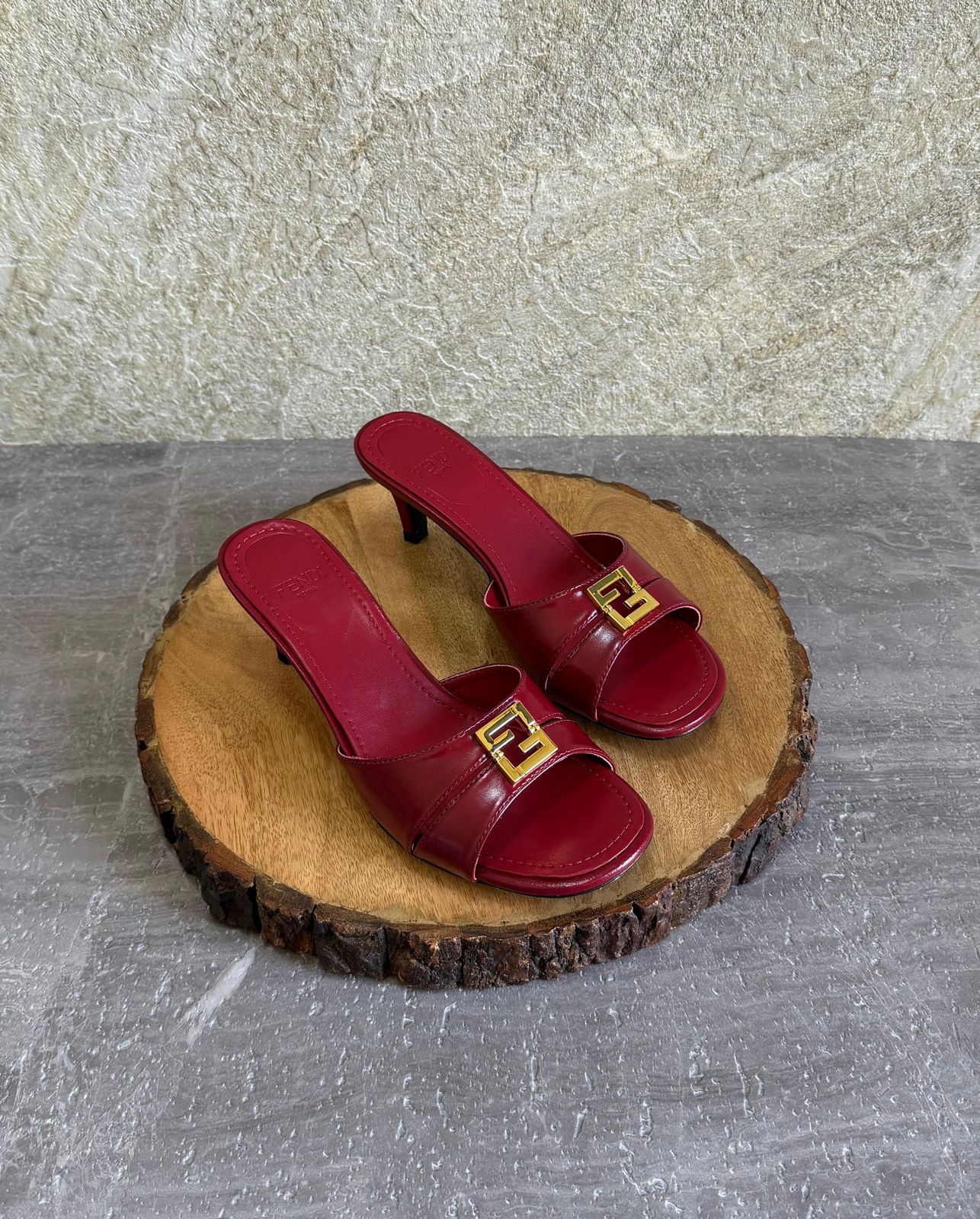 FENDI FFold 55mm logo-plaque Leather Sandals - Image 6